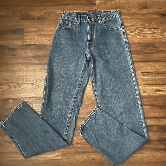 Levis 550 High Rise Mom Jeans  Taper Leg Denim Jeans Dark Wash.  Fit like a 28. - Picture 3 of 8